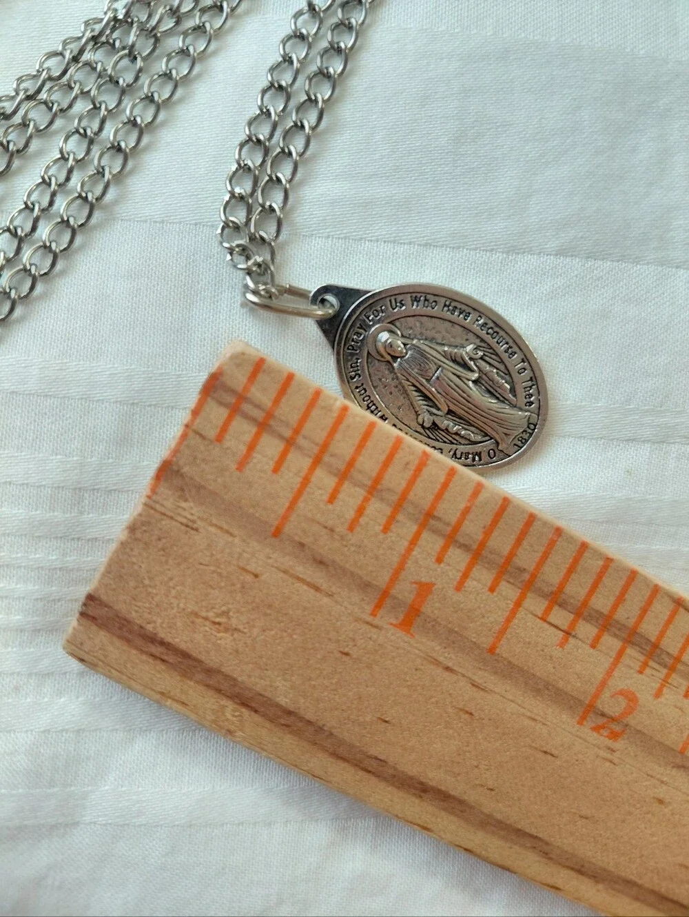 New Silver Mary Miraculous Medal. Ecklace